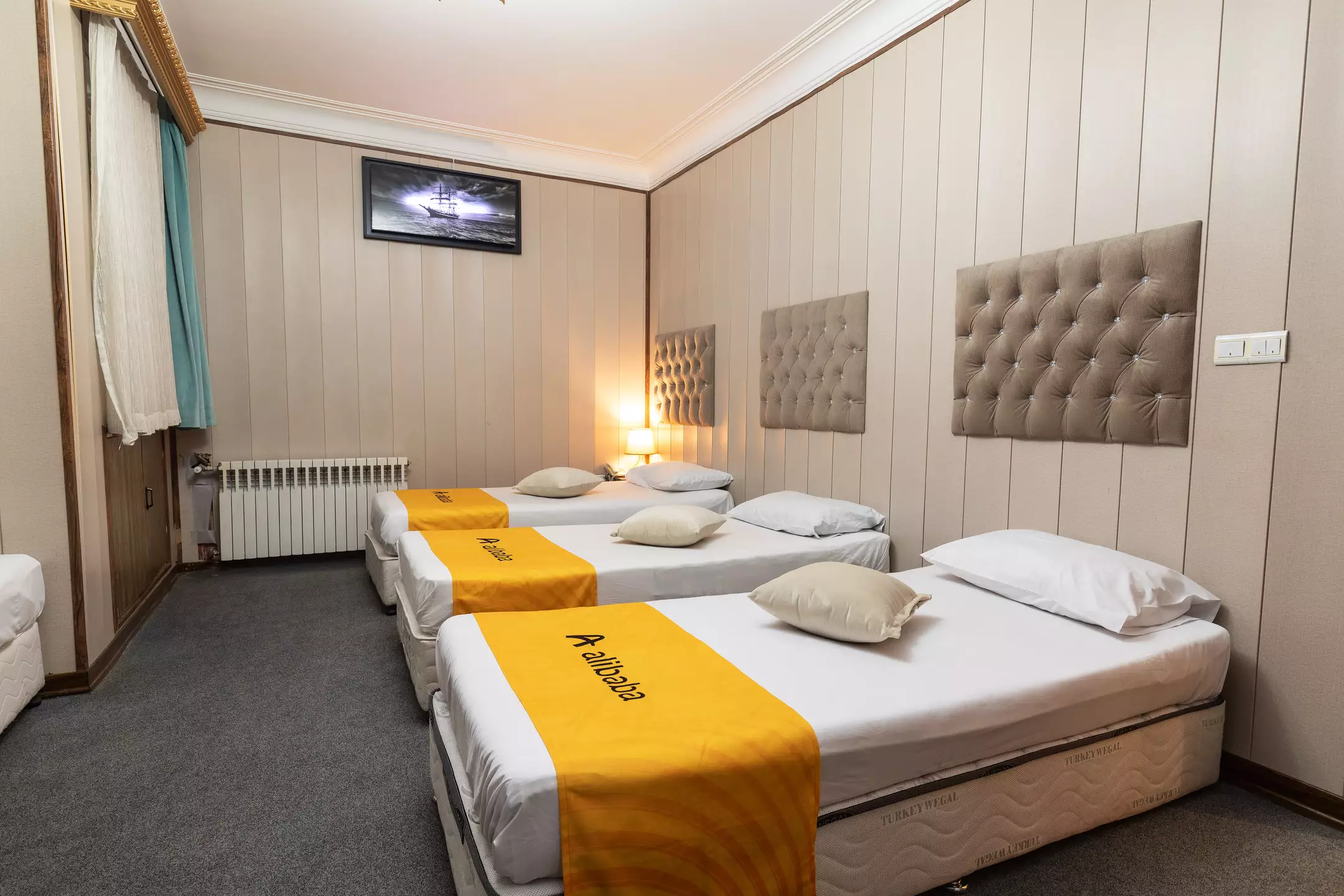 Alibaba https://cdn.alibaba.ir/ostorage/hotel-accommodation-images/67bc49d031ce2147606d03a6_هتل پاسارگاد - اتاق چهارتخته سینگل (2).webp